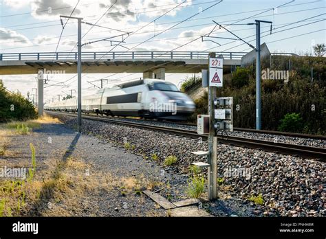 Bullet train side view hi-res stock photography and images - Alamy