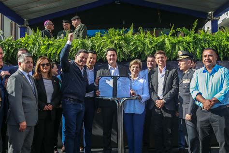 Estado formaliza novas obras de pavimentação e ambulâncias a Ponta