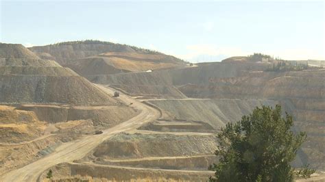 A Trip Into Colorados Largest Gold Mine Where The Modern Gold Rush Is On Cbs Colorado