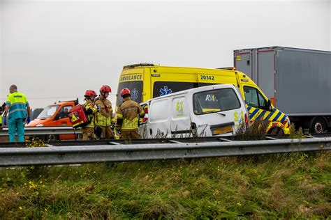 Gewonde En Flinke Schade Bij Botsing Tussen Twee Bestelbussen Op De A58