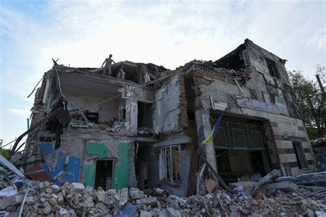 Russia Pounds Ukrainian Cities Says It Is Stepping Up Operations Ibtimes