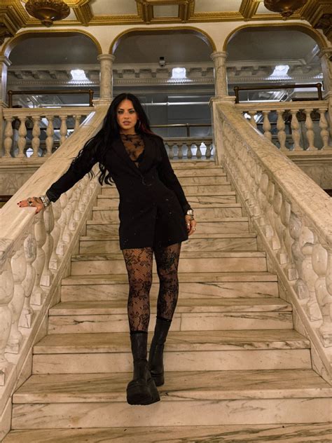 Top flattering dresses we're loving | Chic clothing style, Fashion