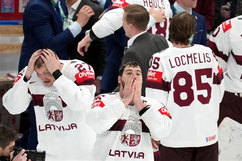 FOTO Latvijas hokeja izlasei bronzas medaļas pasaules čempionātā