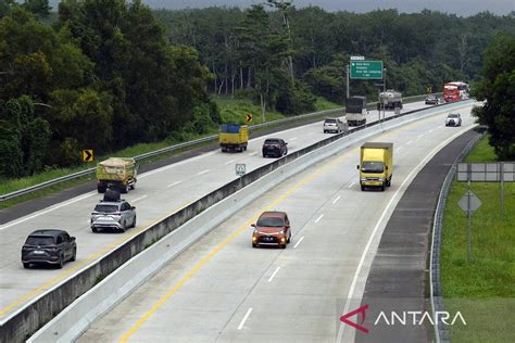 H 1 Lebaran Lonjakan Trafik Kendaraan Masih Terjadi Di JTTS ANTARA News