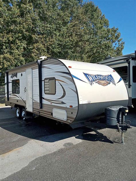 2018 Wildwood 241qbxl