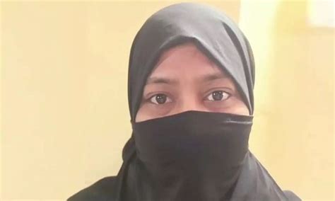 Raebareli Woman Running For Justice After Triple Talaq Given Over Phone Aaj Ki Badi Khabar Aaj