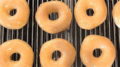 Important Doughnut News Krispy Kreme Is Giving Away 100 000 Freebies