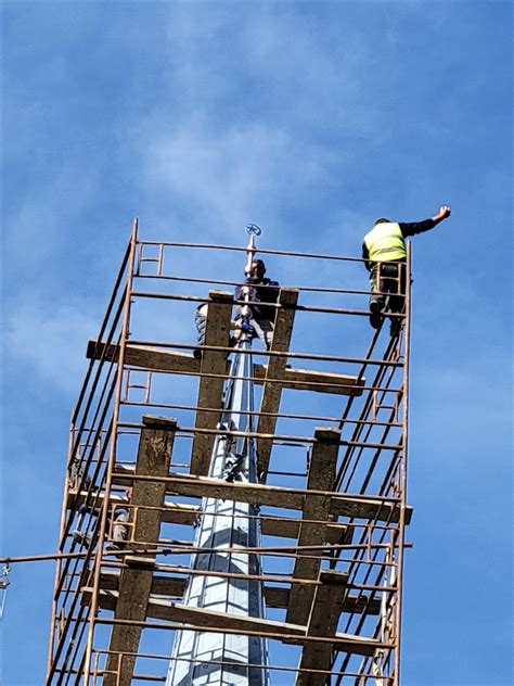 Postavljen Alem Na D Amiju Koja Se Obnavlja U Srebrenici