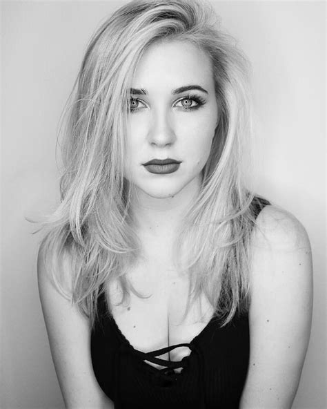 Hot Sexy Ellen Marlow Bikini Pics