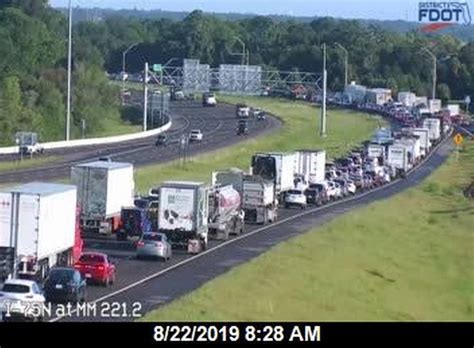 Crash Blocks Northbound I 75 In Manatee County Bradenton Herald