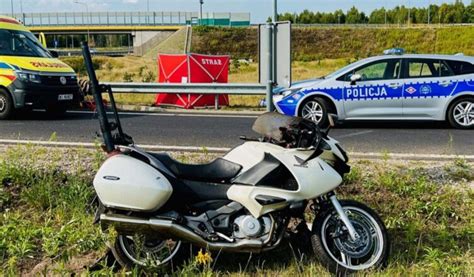 Tragiczny wypadek drogowy na węźle Wołomin Nie żyje motocyklista