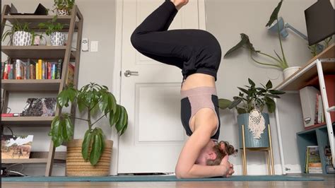 Sirsasana Head Posture How To Arrive In A Yogic Headstand Gianni