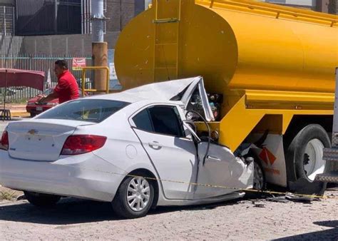 Muere Automovilista Tras Chocar Contra Una Pipa En Lomas Del Tec