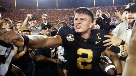 Vanderbilt Stuns No 1 Alabama Behind Gritty Effort From Qb Yardbarker