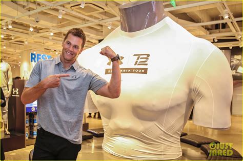 Tom Brady Goes Shirtless For Sumo Wrestling In Japan Video Photo