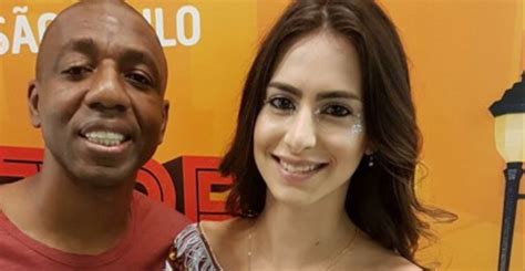 Jogador Amaral E Esposa - Amaral se declara à amada em Camarote no Carnaval: 'Primeiro de muitos'