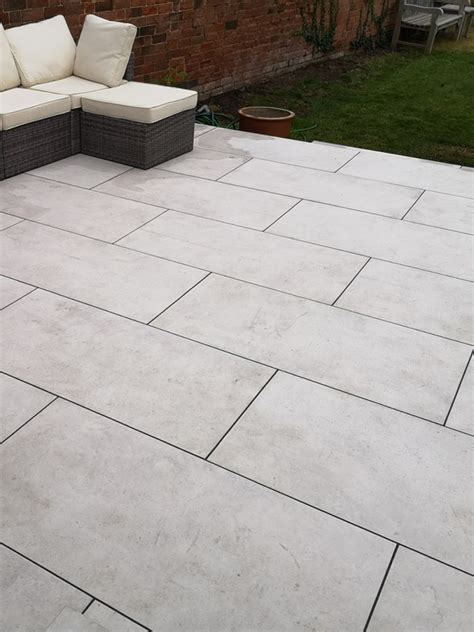 Earth White Outdoor Porcelain Paving Slabs 1200x600 Pack