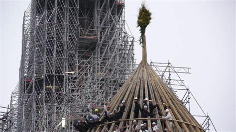 France achèvement de la reconstruction de la charpente de Notre Dame