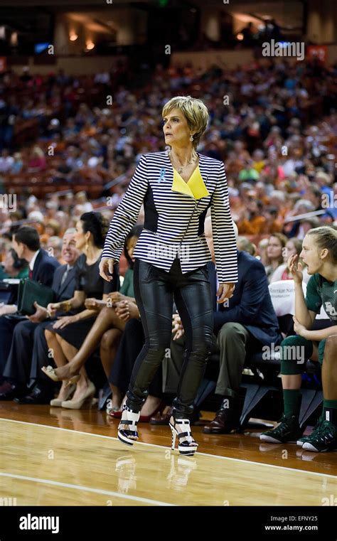 Tx 08th Feb 2015 Baylor Bears Head Coach Kim Mulkey In Action During