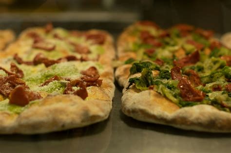 Pizza Alla Pala Il Grande Classico Della Pizzeria Romana Angelo