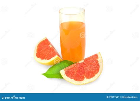 Vidro Completo Do Suco De Toranja E Das Duas Cunhas Isolados No Fundo