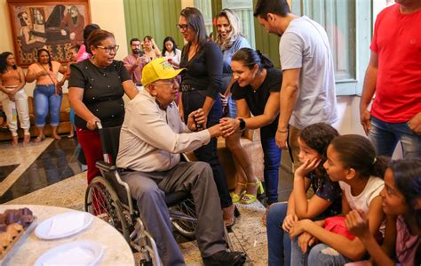 Café o Prefeito Dr Pessoa recebe crianças e adolescentes dos