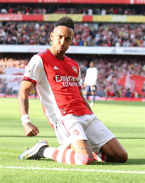 Pierre Emerick Aubameyang Copies Iconic Thierry Henry Celebration In