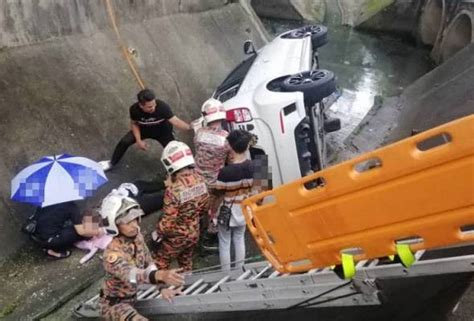 Wanita Cedera Kereta Terbabas Masuk Longkang Astro Awani