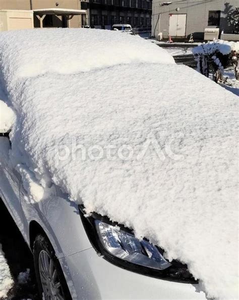 車に積もった雪 No 23250282｜写真素材なら「写真ac」無料（フリー）ダウンロードok