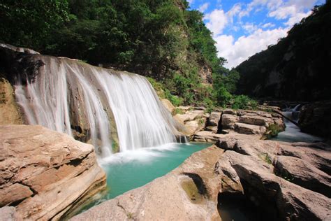 File:Air Terjun Tanggedu, Sumba Timur.jpg - Wikimedia Commons