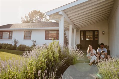 Stylish and Family-Friendly Ranch House Landscaping in Burlingame, CA ...