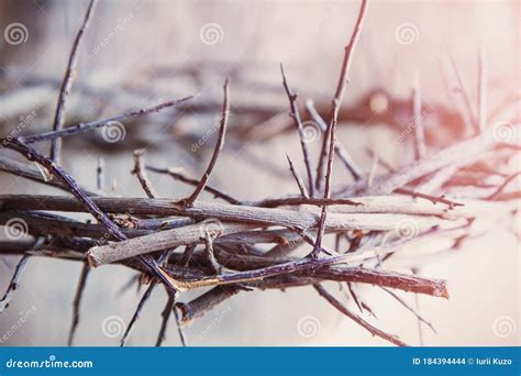 Korona Cierni Jako Symbol Mierci I Zmartwychwstania Jezusa Chrystusa