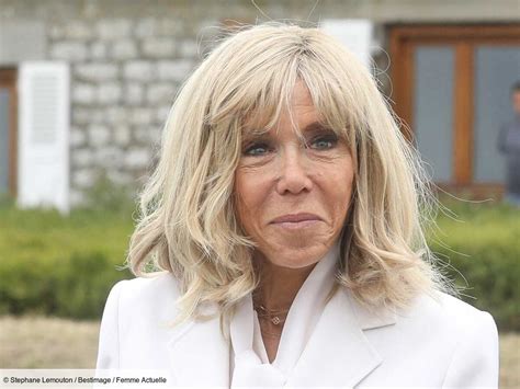 Brigitte Macron voici le détail que lon retrouve sur toutes ses robes