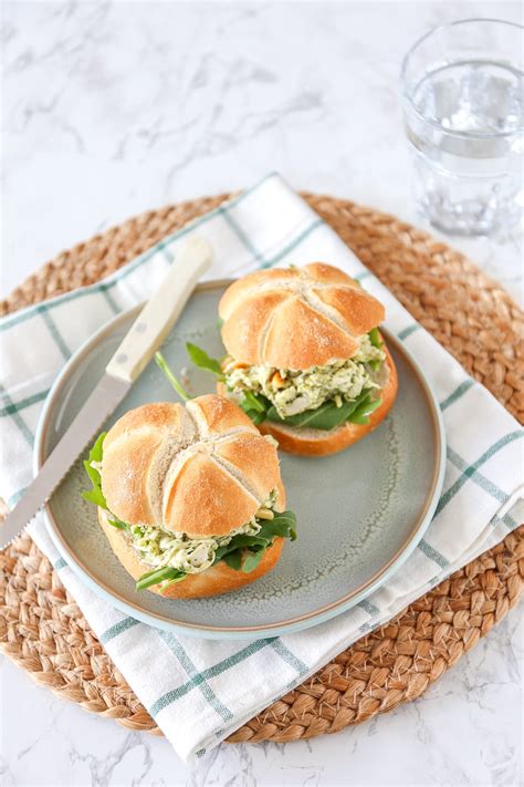 Broodje Kip Pesto Salade Lekker Voor De Lunch Lekker En Simpel