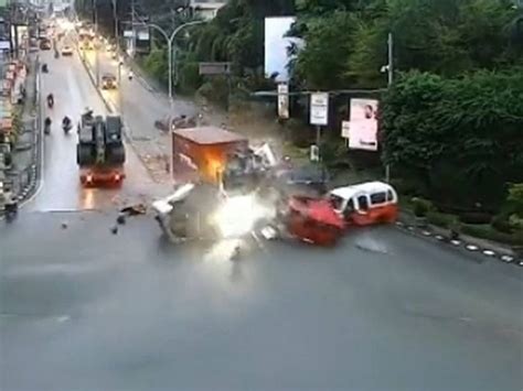 Kecelakaan Di Simpang Rapak Balikpapan Tewaskan Banyak Orang Tagar