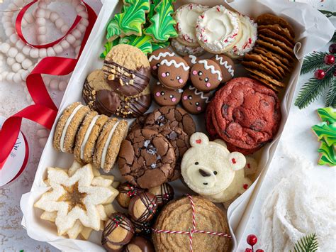 Christmas Cookie Box: 12 Delicious Recipes & Packing Tutorial