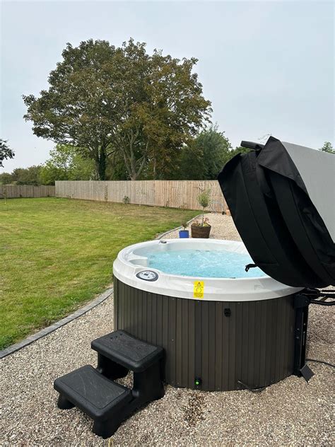 Bowman Jacuzzi J210 Hot Tub Outdoor Living