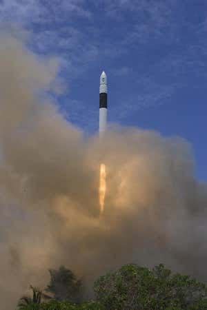 Falcon 1 rocket fails to reach orbit | New Scientist