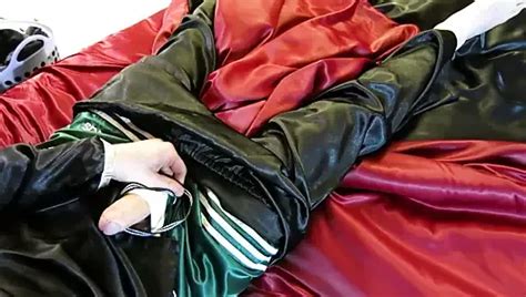 Vídeos gay de Pantalones cortos de satén gratis xHamster