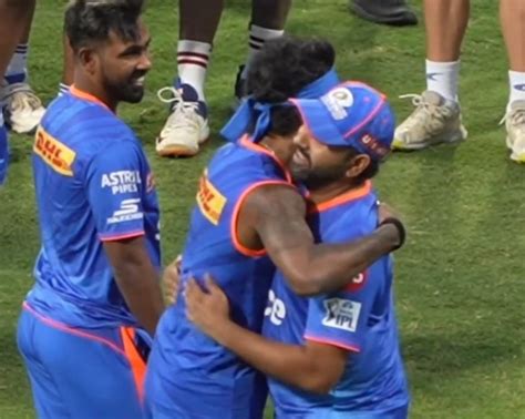 Ipl 2024 See Hardik Rohit Hug Rediff Cricket