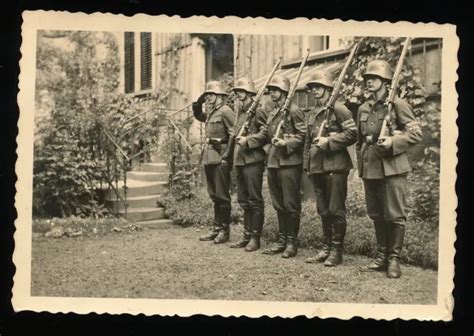 FOTO SOLDATEN Mit Stahlhelm Armbinde Deutsche Wehrmacht 1930 40