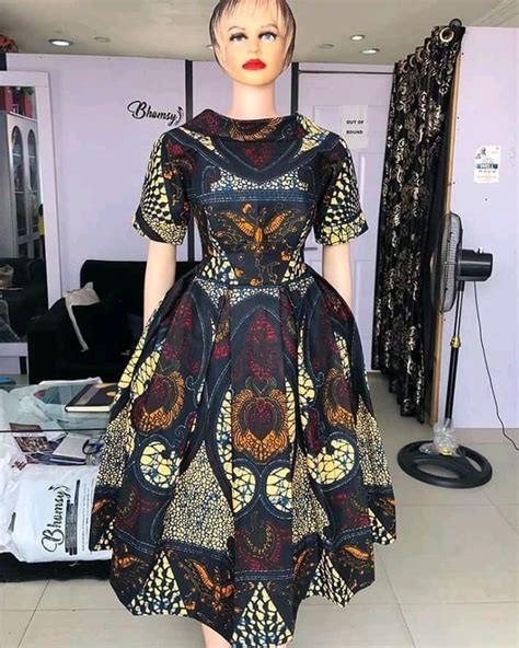 Pin By Baryatu On Ankara Gowns African Design Dresses Ankara Short