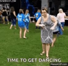 Funny Lady Dancing GIFs | Tenor