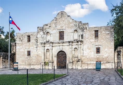 Did Davy Crockett Really Die a Hero’s Death at the Alamo? - OldWest