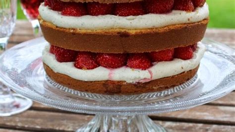 Naked Cake Coco Fraises Et Chocolat Blanc D Couvrez Les Recettes De