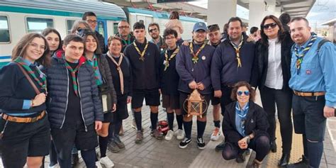 Paola Accolta Alla Stazione La Luce Della Pace Di Betlemme Gazzetta