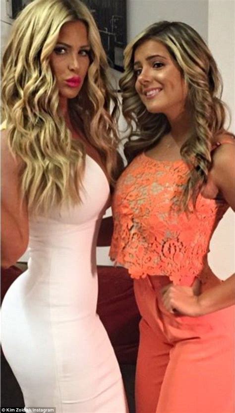 Kim Zolciak And Daughter Brielle Look Like Twins In Instagram Selfies Kim Zolciak Beautiful