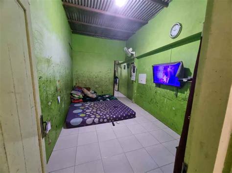 Rumah Hitung Tanah Pinggir Jalan Besar Dibanyuanyar