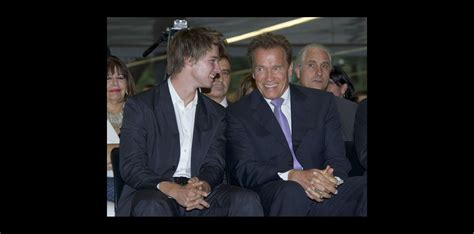 Arnold Schwarzenegger Fier Comme Tout Devant Son Fils C Est La