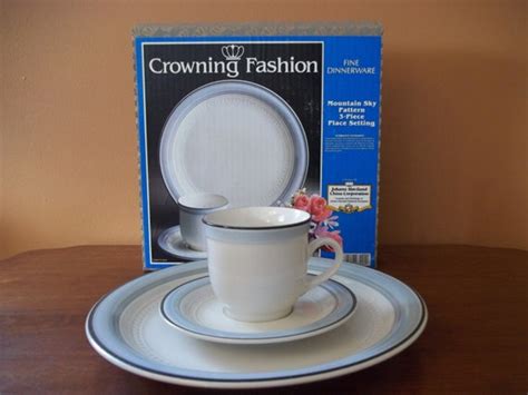 Items similar to JOHANN HAVILAND Dinnerware Crowning Fashion Mountain ...